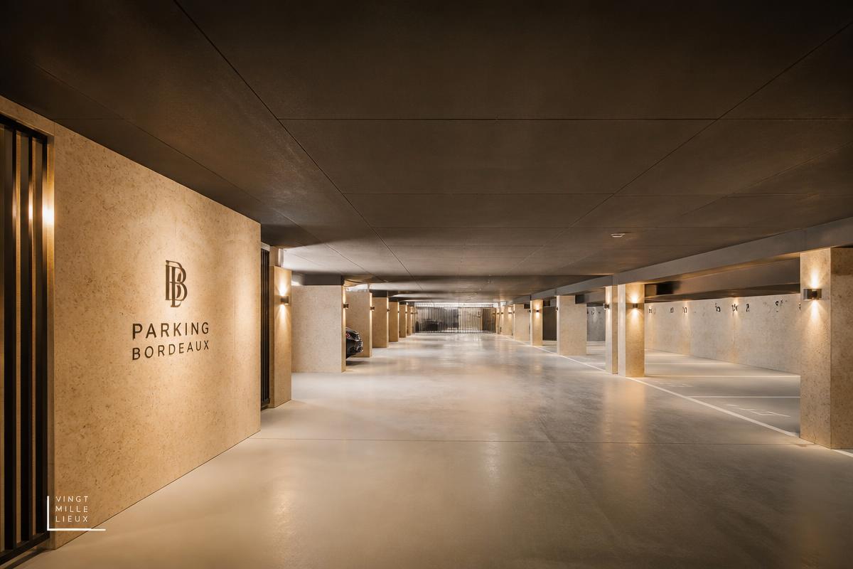 Parking sécurisé contemporain à Bordeaux